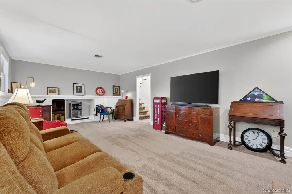 58 Dutchess Hill Road Poughkeepsie NY 12601