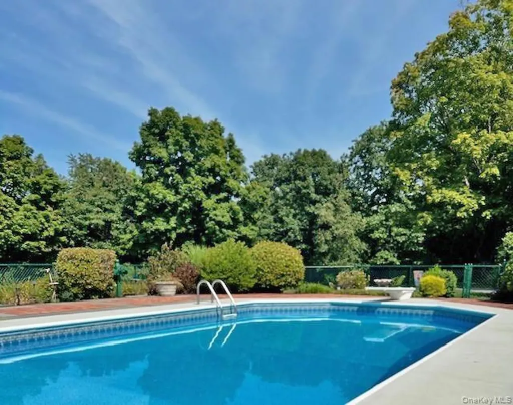 58 Dutchess Hill Road Poughkeepsie NY 12601