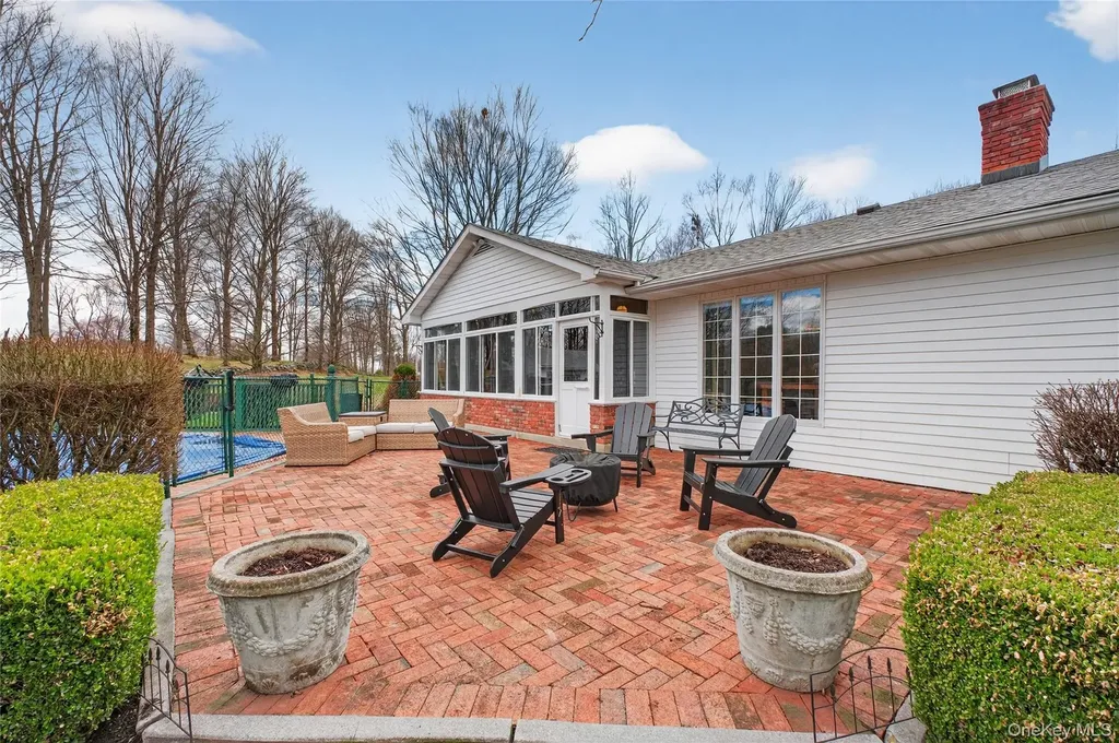 58 Dutchess Hill Road Poughkeepsie NY 12601