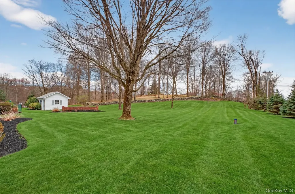 58 Dutchess Hill Road Poughkeepsie NY 12601