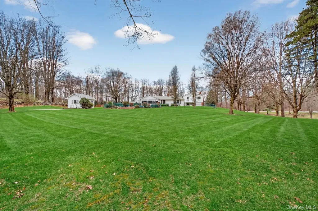 58 Dutchess Hill Road Poughkeepsie NY 12601