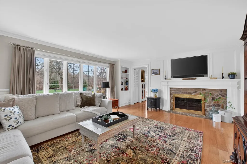58 Dutchess Hill Road Poughkeepsie NY 12601