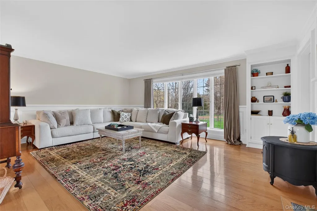 58 Dutchess Hill Road Poughkeepsie NY 12601