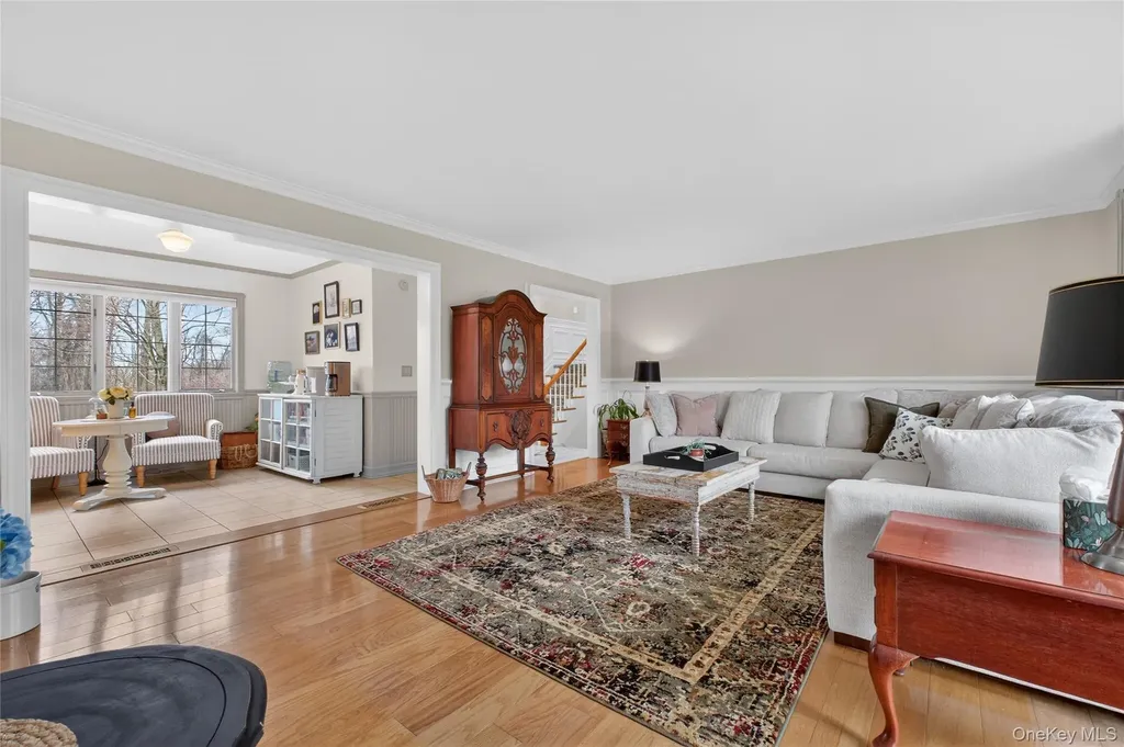58 Dutchess Hill Road Poughkeepsie NY 12601