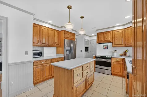 58 Dutchess Hill Road Poughkeepsie NY 12601