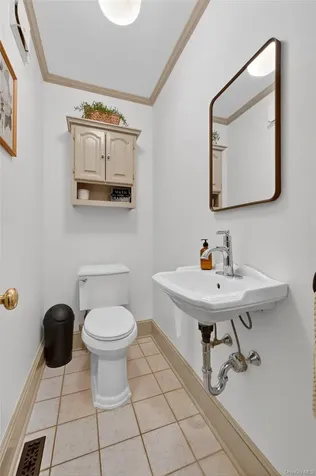 58 Dutchess Hill Road Poughkeepsie NY 12601