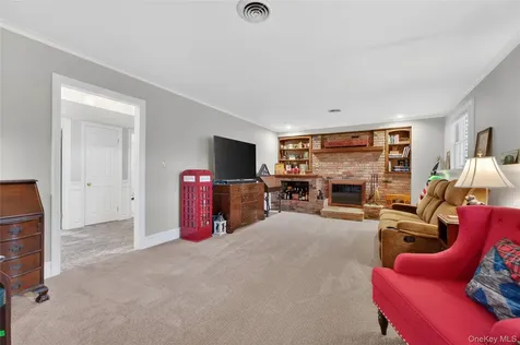 58 Dutchess Hill Road Poughkeepsie NY 12601