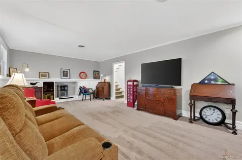 58 Dutchess Hill Road Poughkeepsie NY 12601
