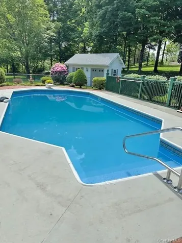 58 Dutchess Hill Road Poughkeepsie NY 12601