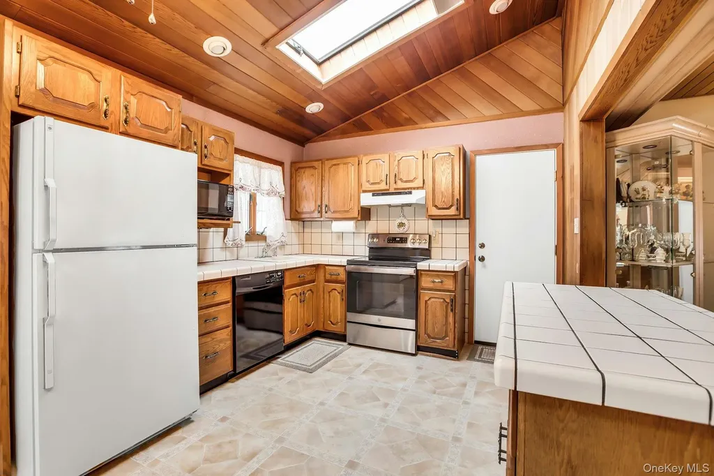 893 Connetquot Avenue Islip Terrace NY 11752