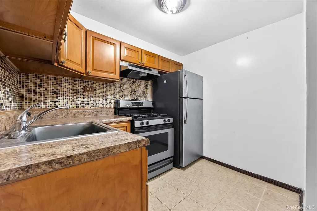 1907 Edenwald Avenue Bronx NY 10466