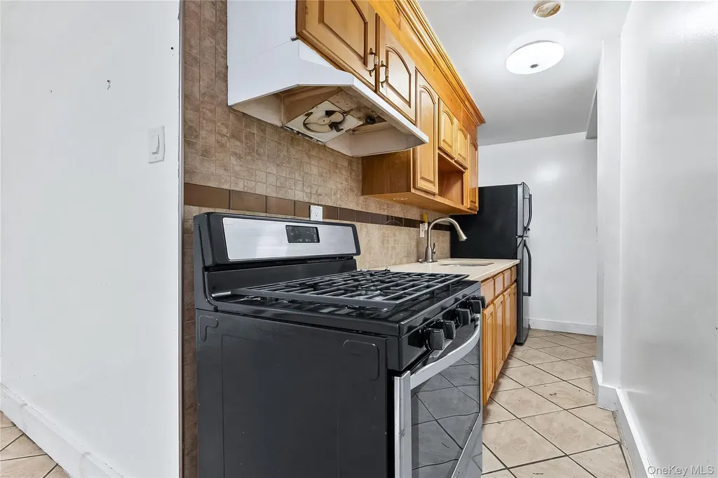 1907 Edenwald Avenue Bronx NY 10466