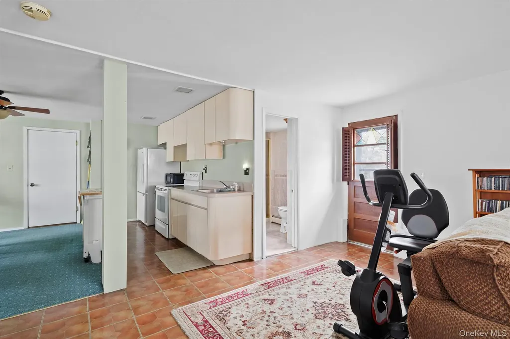 830 N Broome Avenue Lindenhurst NY 11757