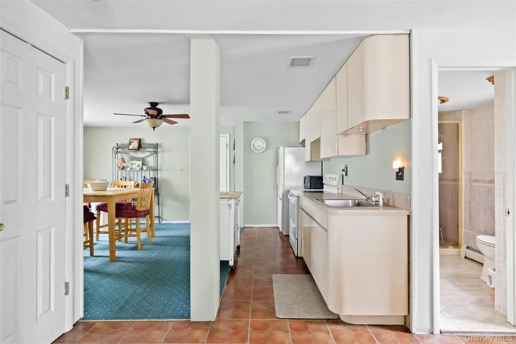 830 N Broome Avenue Lindenhurst NY 11757