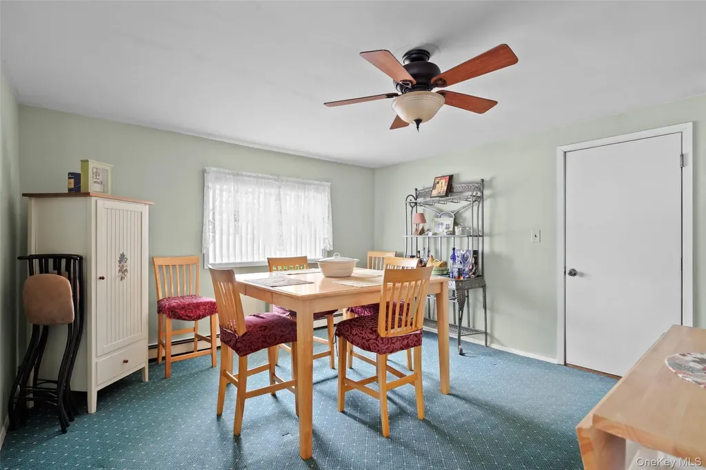 830 N Broome Avenue Lindenhurst NY 11757