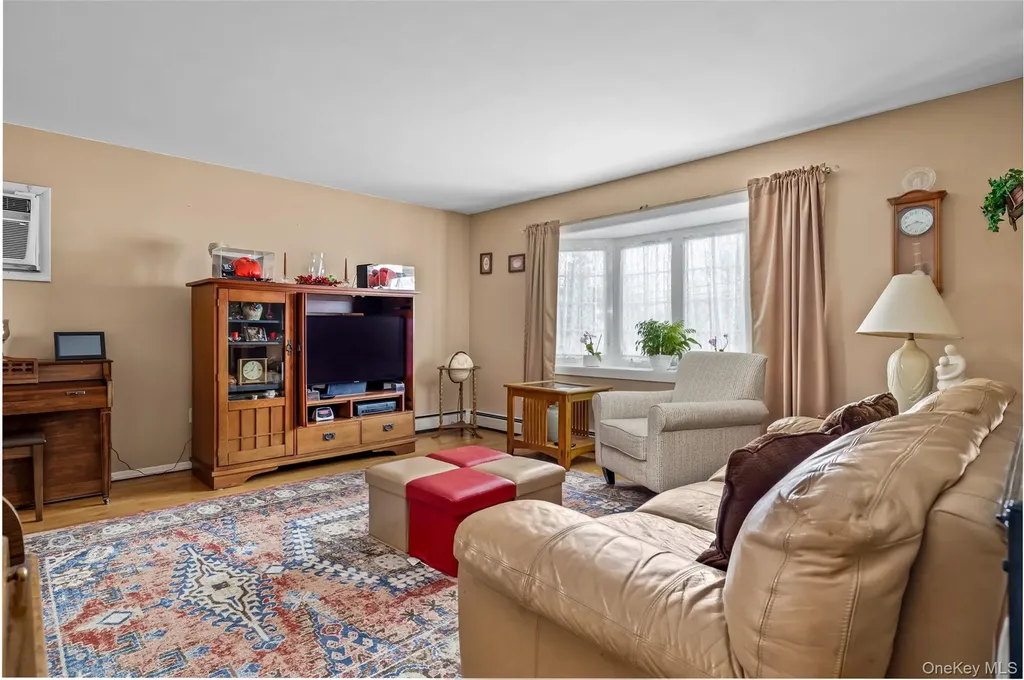 830 N Broome Avenue Lindenhurst NY 11757