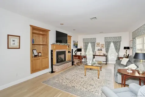 10 Dogwood Lane West Nyack NY 10994