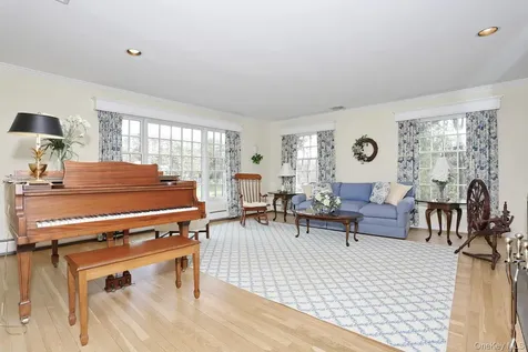 10 Dogwood Lane West Nyack NY 10994