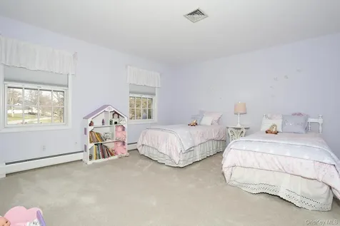 10 Dogwood Lane West Nyack NY 10994