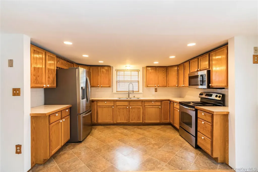 9 Maple Street Glenham NY 12527