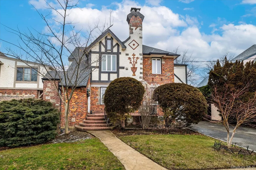 34 Reyam Road Lynbrook NY 11563