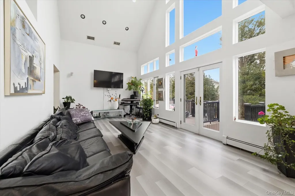 34 Reyam Road Lynbrook NY 11563