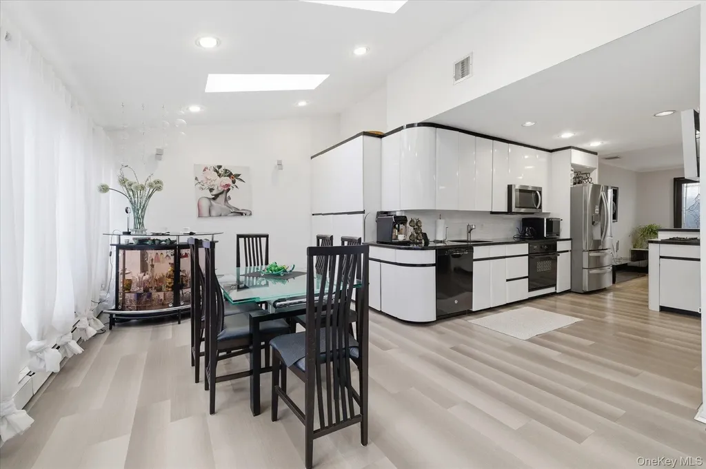 34 Reyam Road Lynbrook NY 11563