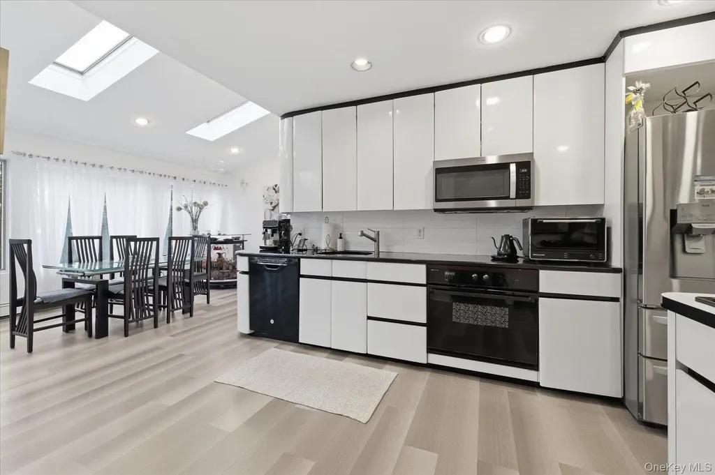 34 Reyam Road Lynbrook NY 11563