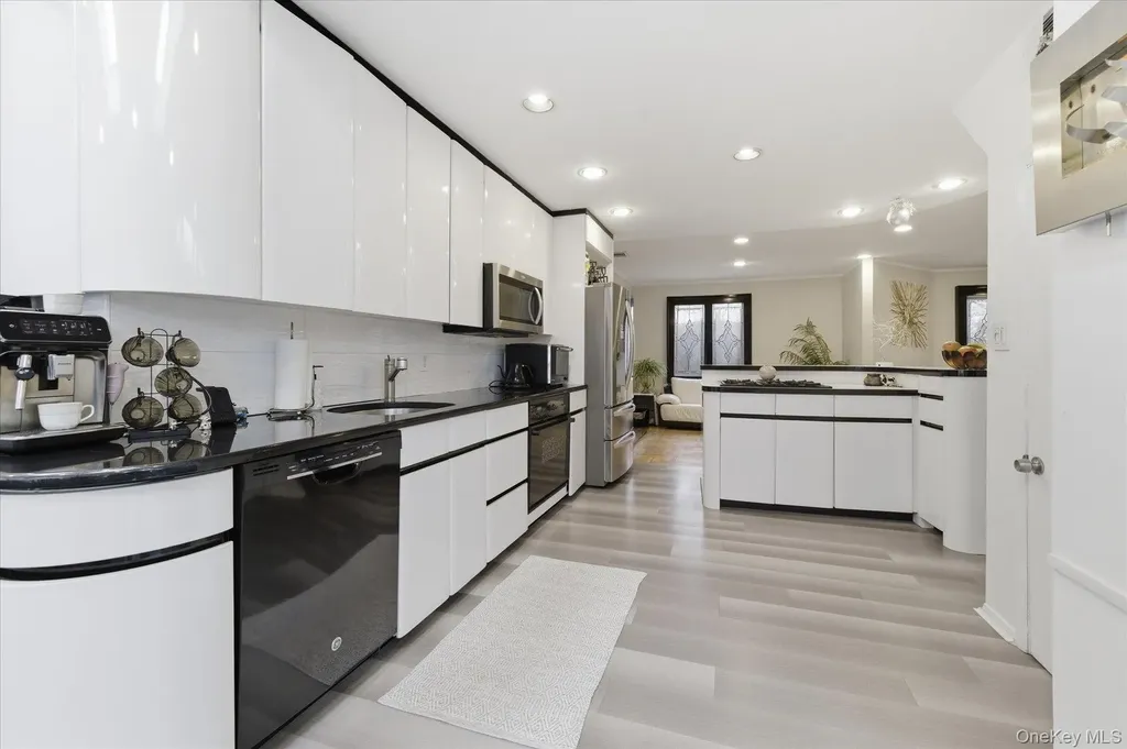 34 Reyam Road Lynbrook NY 11563