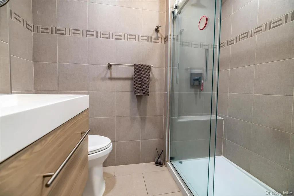 34 Reyam Road Lynbrook NY 11563