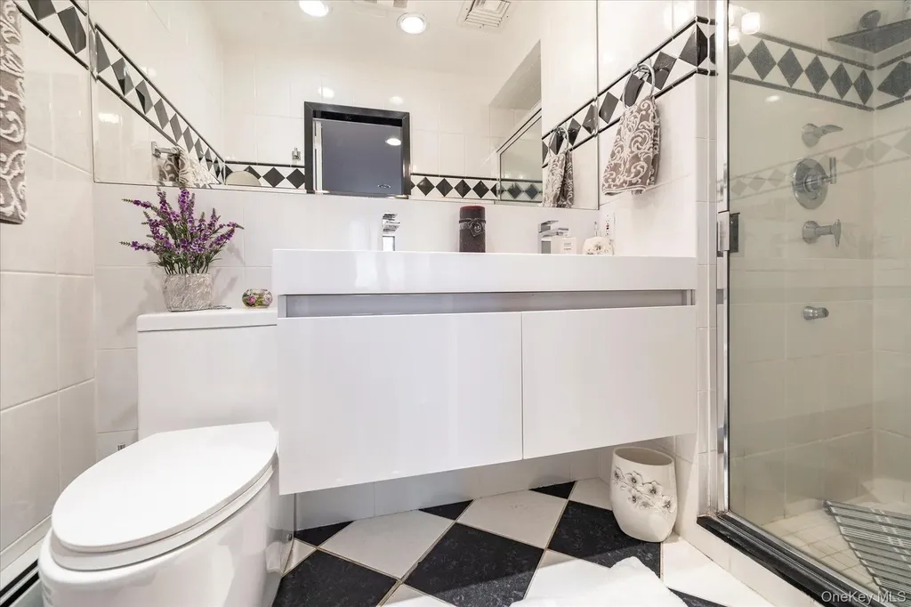34 Reyam Road Lynbrook NY 11563