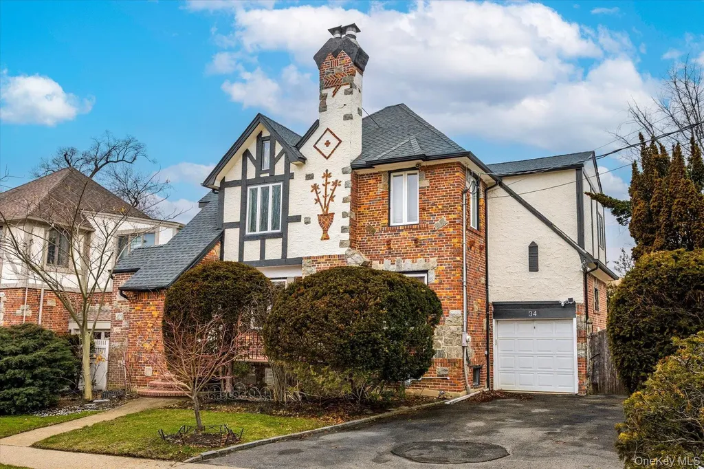 34 Reyam Road Lynbrook NY 11563