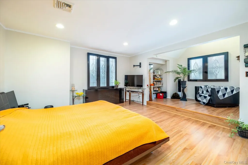 34 Reyam Road Lynbrook NY 11563