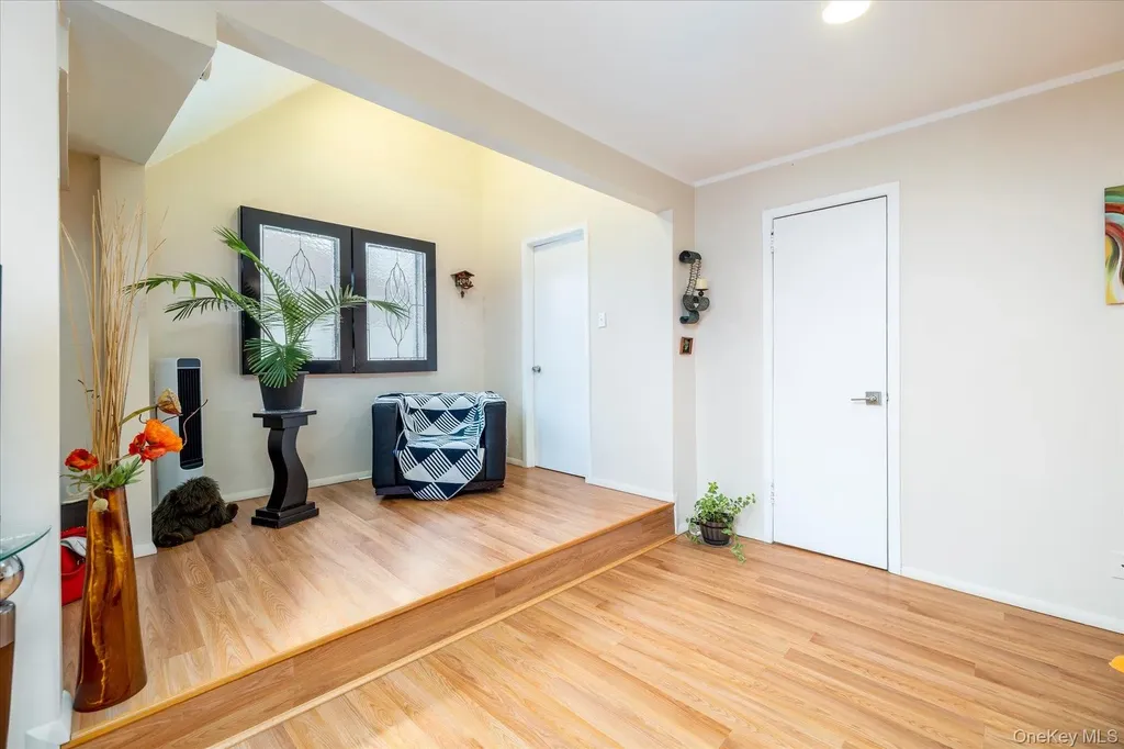 34 Reyam Road Lynbrook NY 11563