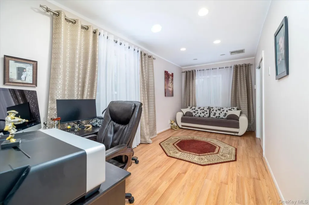 34 Reyam Road Lynbrook NY 11563