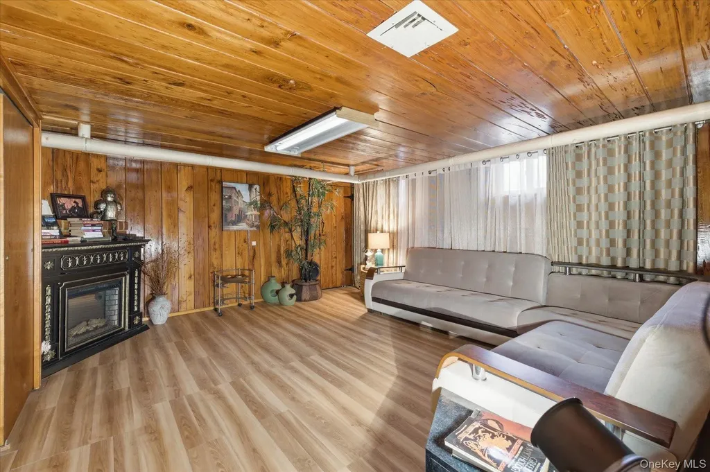 34 Reyam Road Lynbrook NY 11563