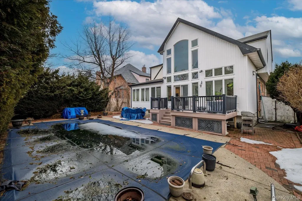 34 Reyam Road Lynbrook NY 11563