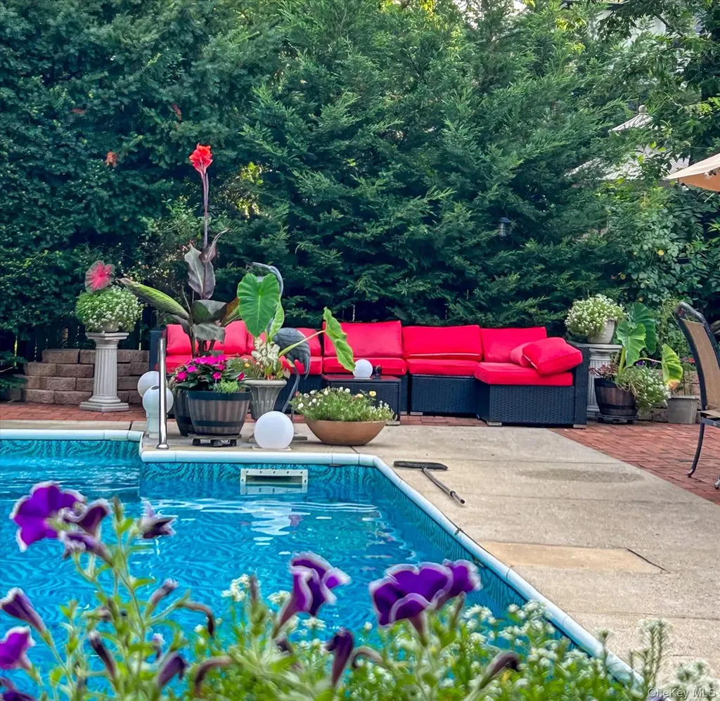 34 Reyam Road Lynbrook NY 11563