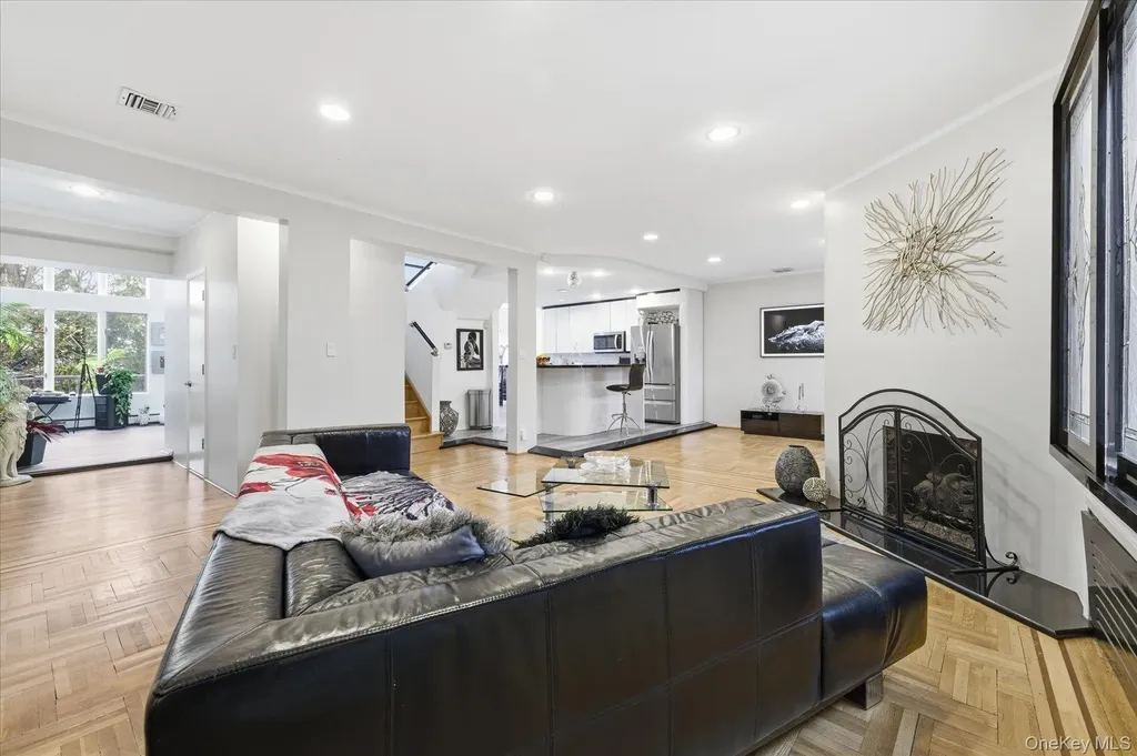 34 Reyam Road Lynbrook NY 11563