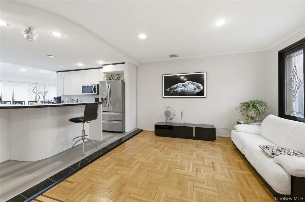 34 Reyam Road Lynbrook NY 11563