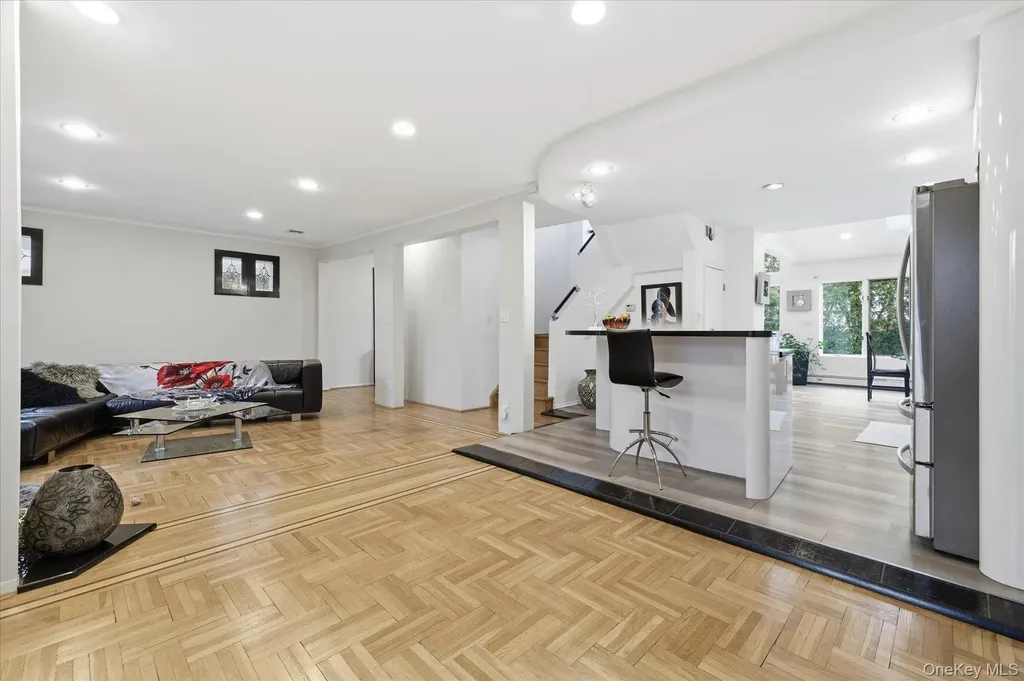 34 Reyam Road Lynbrook NY 11563