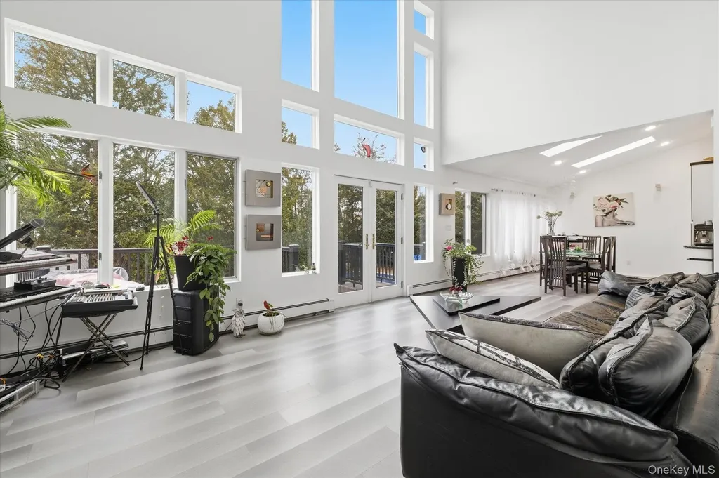 34 Reyam Road Lynbrook NY 11563