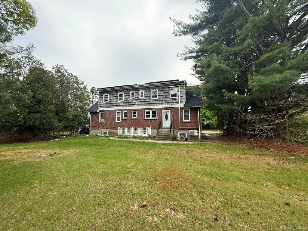 5 Wedgewood Drive Coram NY 11727