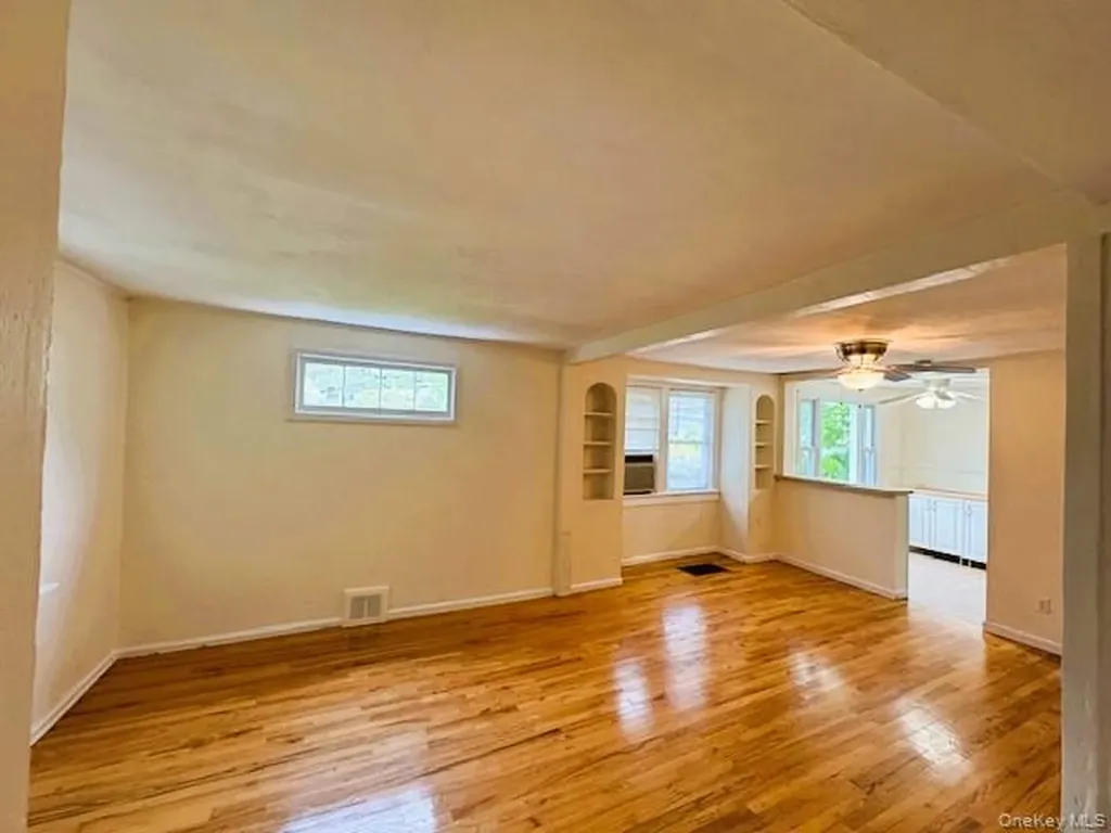42 Hamilton Road North Merrick NY 11566