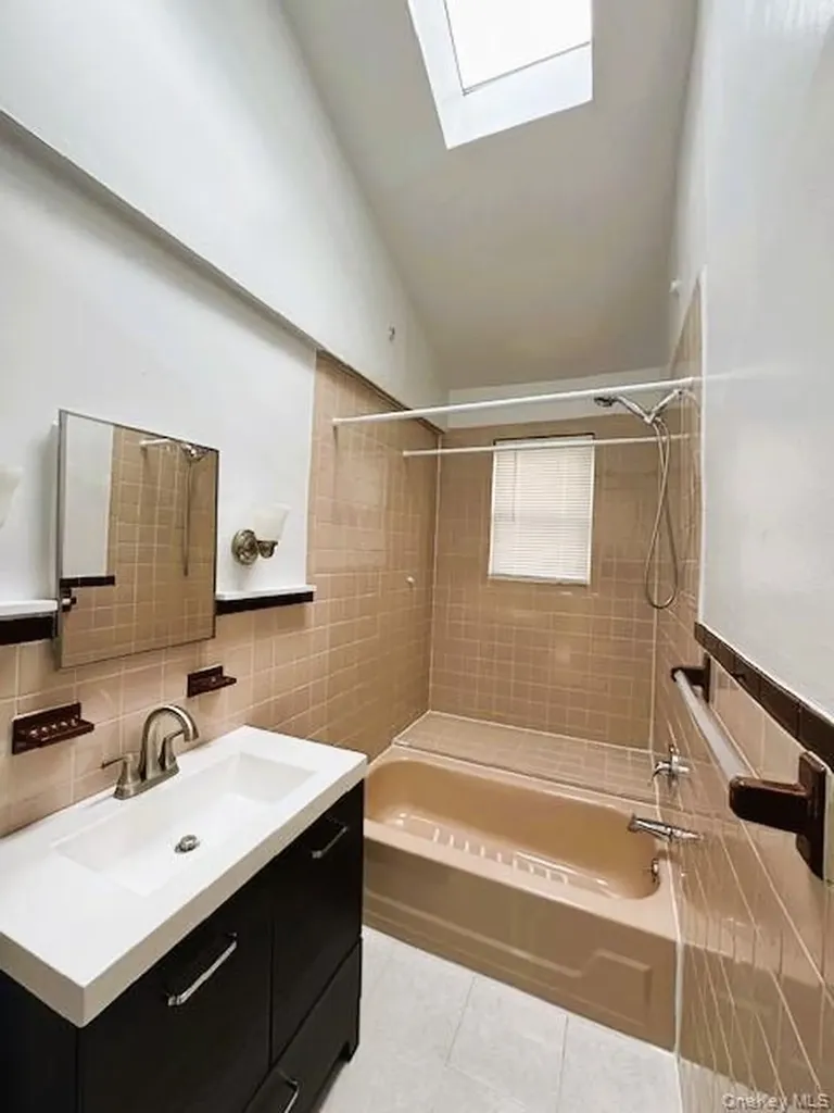 42 Hamilton Road North Merrick NY 11566