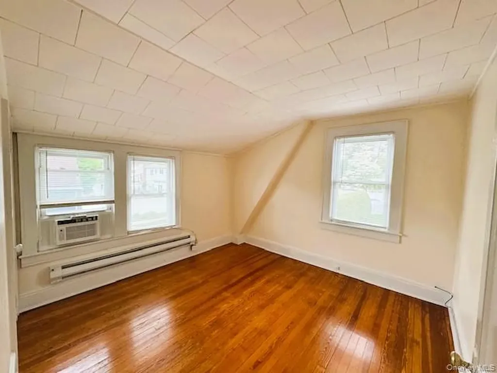 42 Hamilton Road North Merrick NY 11566