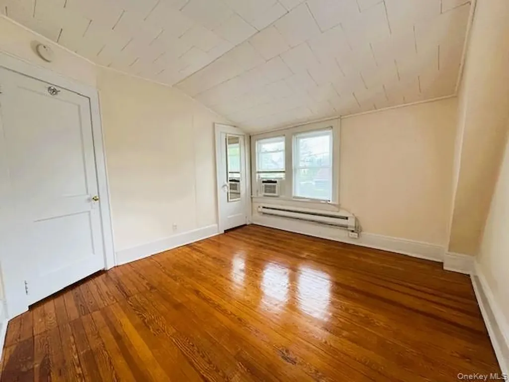 42 Hamilton Road North Merrick NY 11566