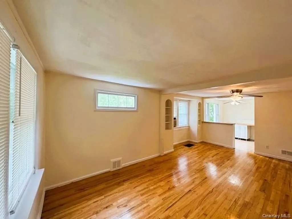 42 Hamilton Road North Merrick NY 11566