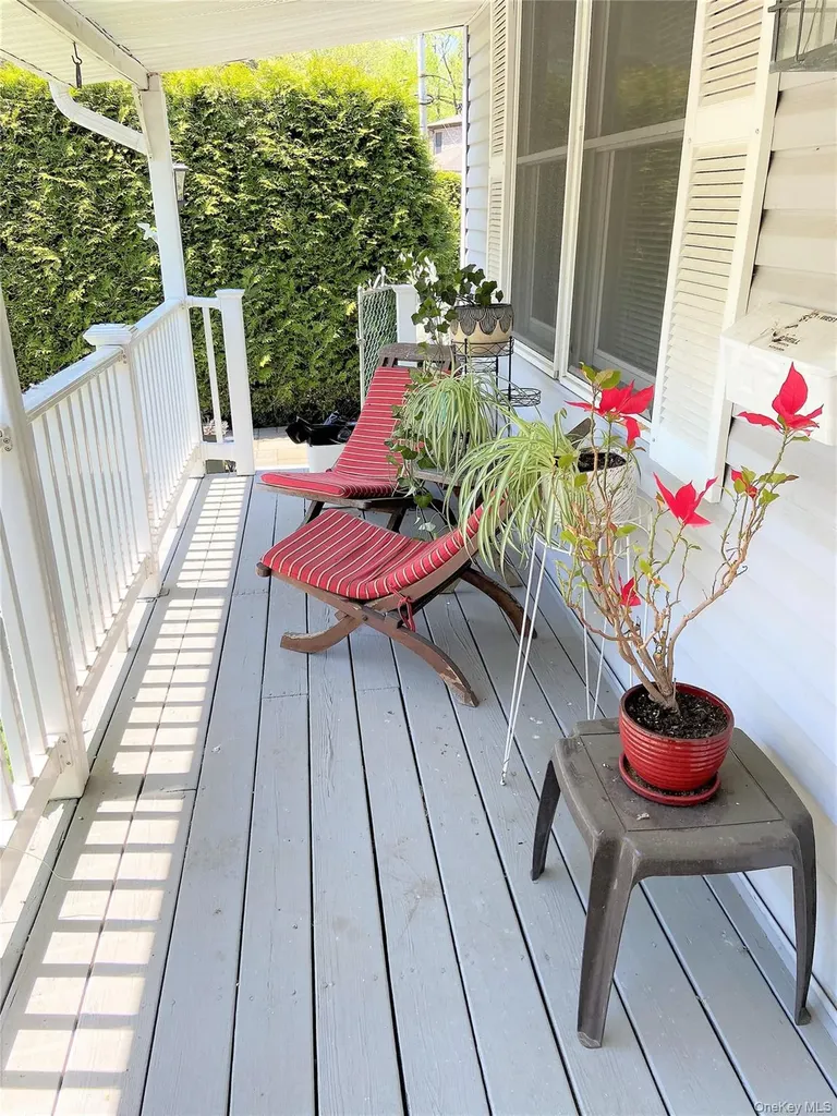 42 Hamilton Road North Merrick NY 11566
