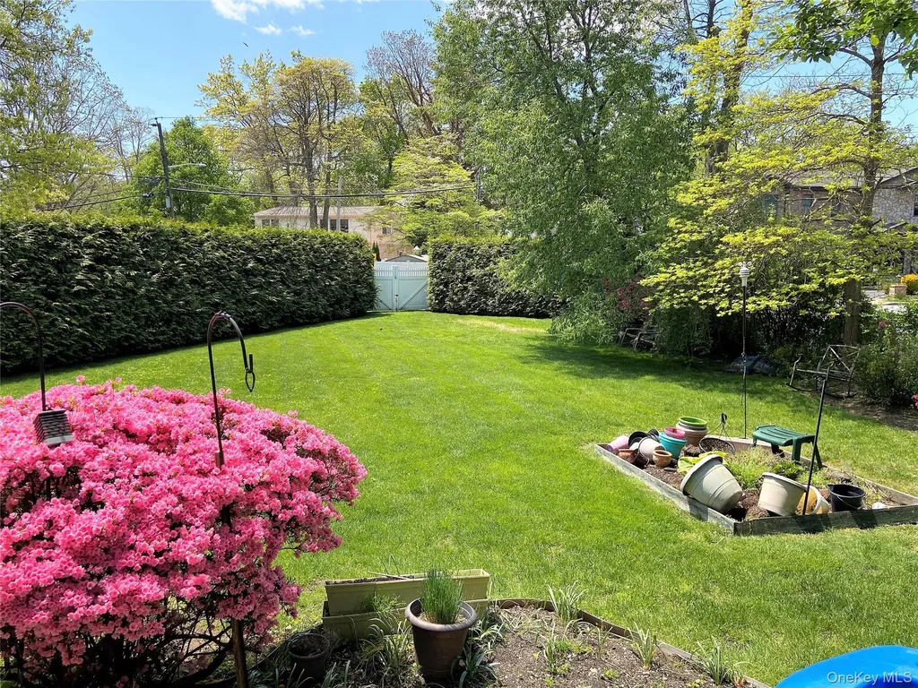 42 Hamilton Road North Merrick NY 11566